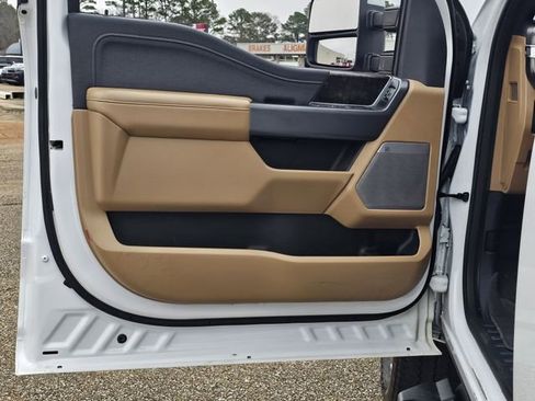 Used 2023 Ford F250 Lariat w/ Chrome Package image 15