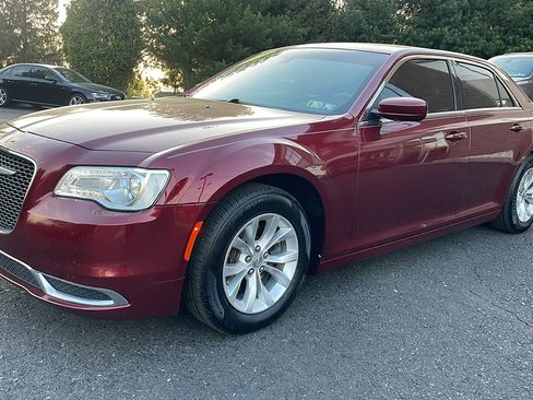 Used 2018 Chrysler 300 Touring image 10