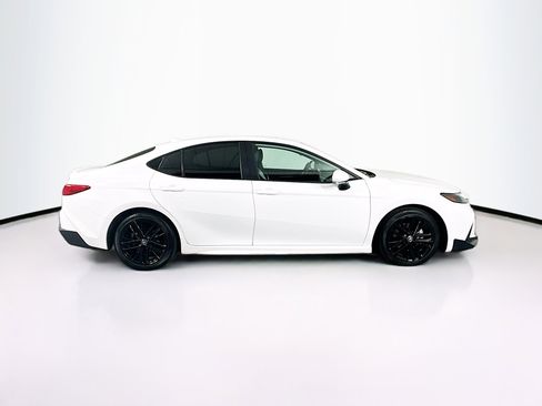 Used 2025 Toyota Camry SE image 10