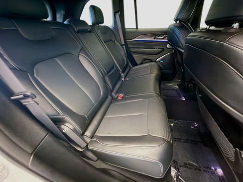 Used 2023 Jeep Grand Cherokee Overland image 14