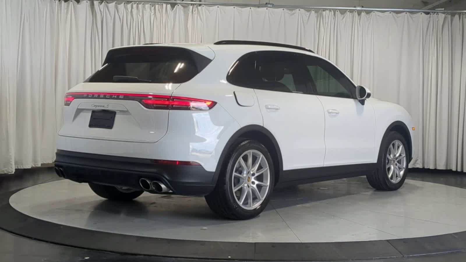 Used 2019 Porsche Cayenne S AWD/4WD image 8