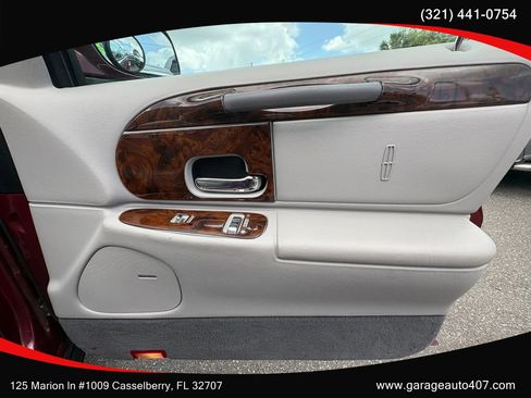 Used 1998 Lincoln Town Car Executive RWD image 42