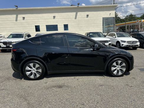 Used 2024 Tesla Model Y Long Range AWD/4WD image 2
