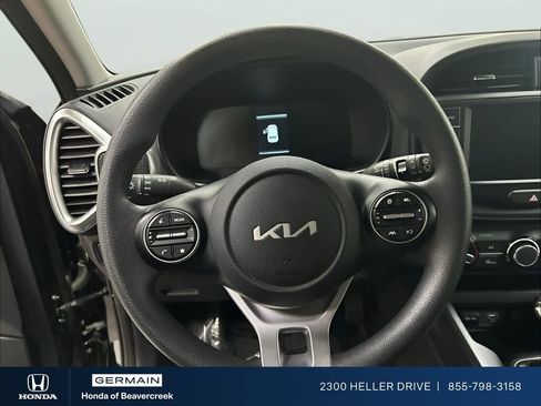 Used 2025 Kia Soul LX w/ LX Technology Package FWD image 18
