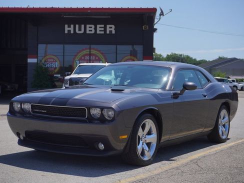 Used 2014 Dodge Challenger R/T Plus RWD image 3