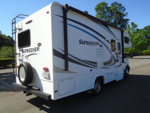 Used 2019 Chevrolet Express 4500 w/ RV Package image 5