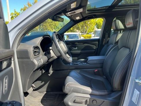 Used 2024 Honda Pilot TrailSport image 6