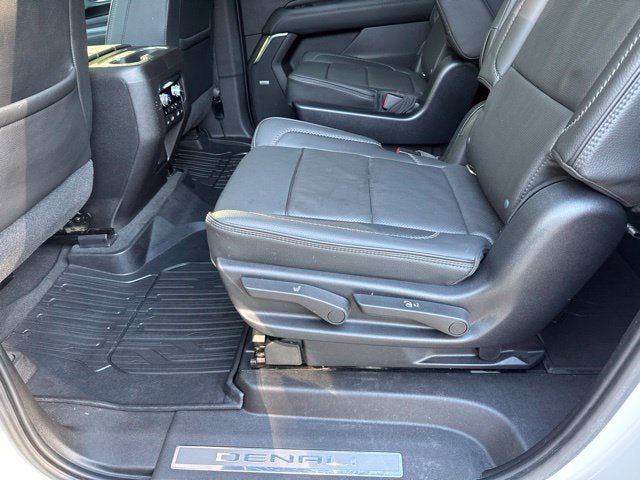 Used 2021 GMC Yukon XL Denali w/ Denali Premium Package AWD/4WD image 18