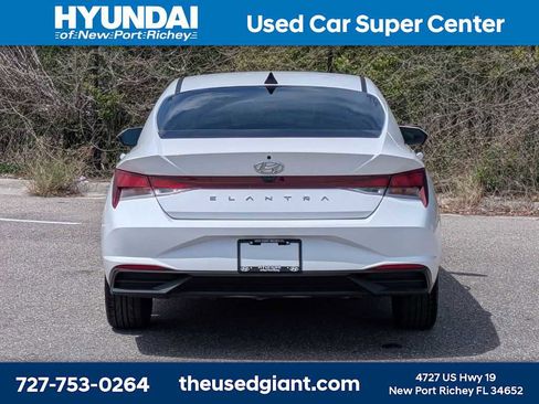 Used 2023 Hyundai Elantra SEL w/ Convenience Package image 4