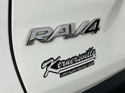 Used 2022 Toyota RAV4 XLE FWD image 24