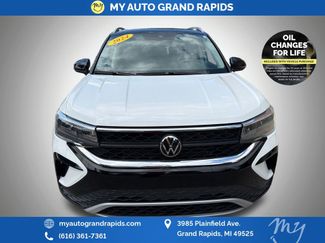Used 2024 Volkswagen Taos SE w/ Panoramic Sunroof Package AWD/4WD video 2