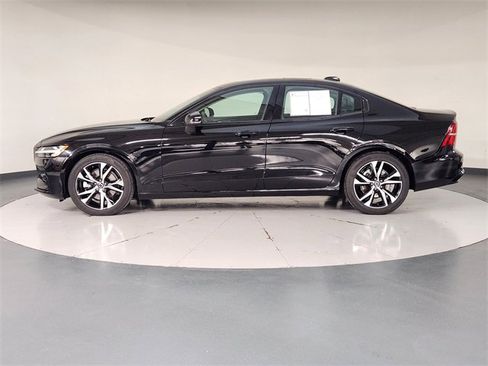 Used 2024 Volvo S60 B5 Core image 5