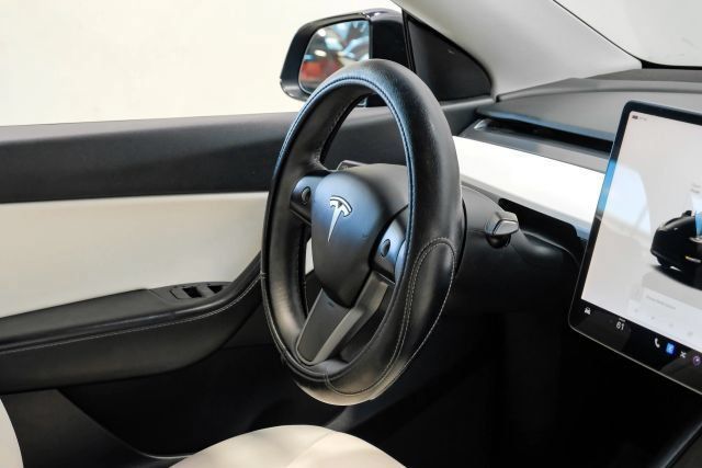 Used 2022 Tesla Model Y Performance AWD/4WD image 17