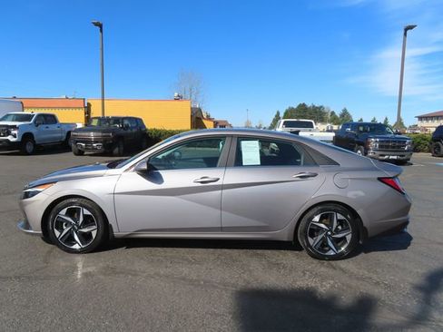 Used 2022 Hyundai Elantra Limited image 4