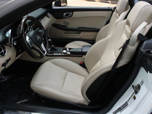 Used 2015 Mercedes-Benz SLK 350 w/ Multimedia Package image 14