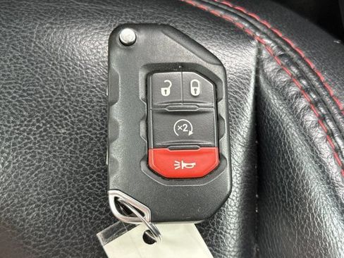 Used 2021 Jeep Wrangler Unlimited Rubicon AWD/4WD image 22