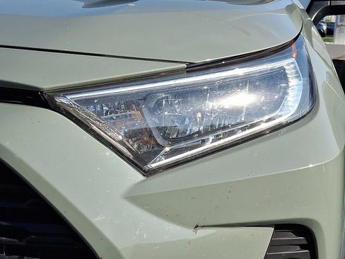 Used 2021 Toyota RAV4 XLE AWD/4WD image 8