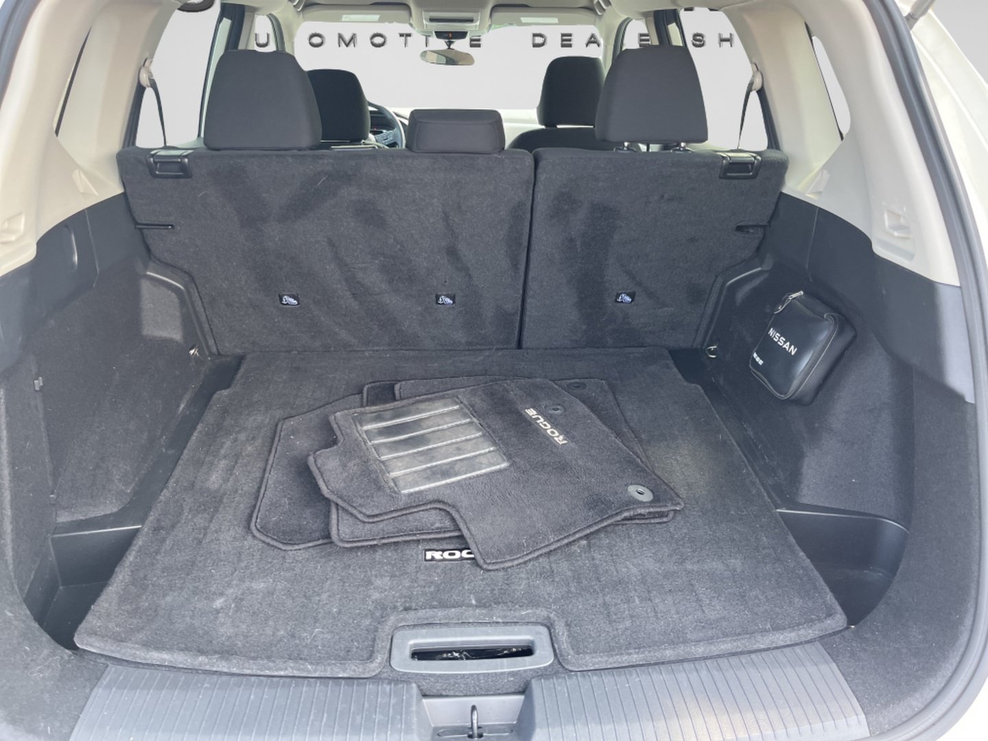 Used 2024 Nissan Rogue S AWD/4WD image 10