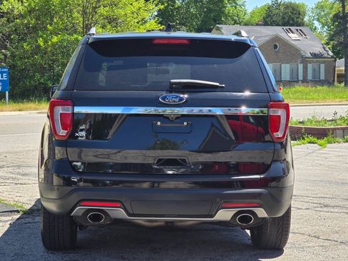 Used 2018 Ford Explorer XLT FWD image 5