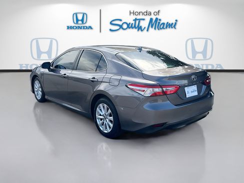 Used 2020 Toyota Camry LE FWD image 5