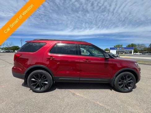 Used 2017 Ford Explorer XLT w/ Equipment Group 202A AWD/4WD image 8