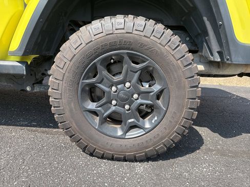 Used 2023 Jeep Gladiator Willys image 19