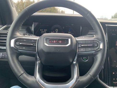 Used 2025 GMC Acadia Elevation image 11