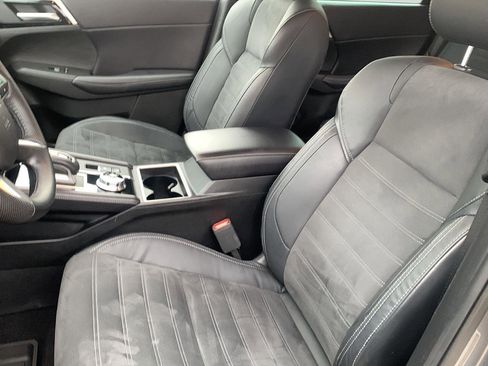 Used 2023 Mitsubishi Outlander SE image 16