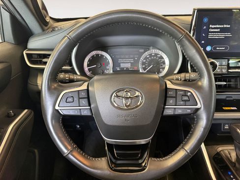 Used 2024 Toyota Highlander XSE AWD/4WD image 16