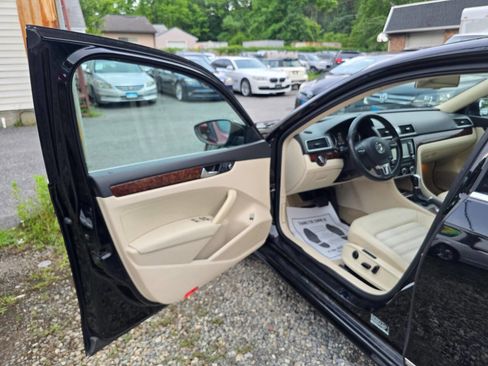 Used 2012 Volkswagen Passat 3.6 SEL Premium image 23