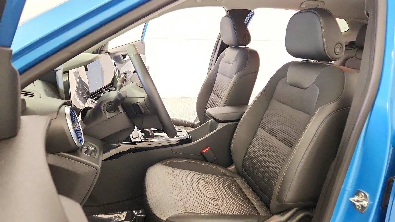 Used 2025 Chevrolet Trax LT w/ Driver Confidence Package FWD image 20