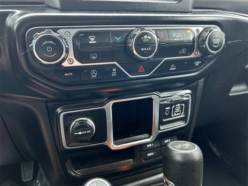 Used 2022 Jeep Wrangler Unlimited Sport image 29