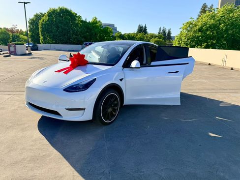 Used 2023 Tesla Model Y Long Range AWD/4WD image 37