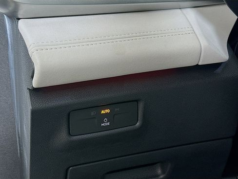 New 2025 Volkswagen Tiguan SE image 10