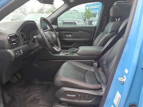 Used 2025 Honda Pilot TrailSport image 19