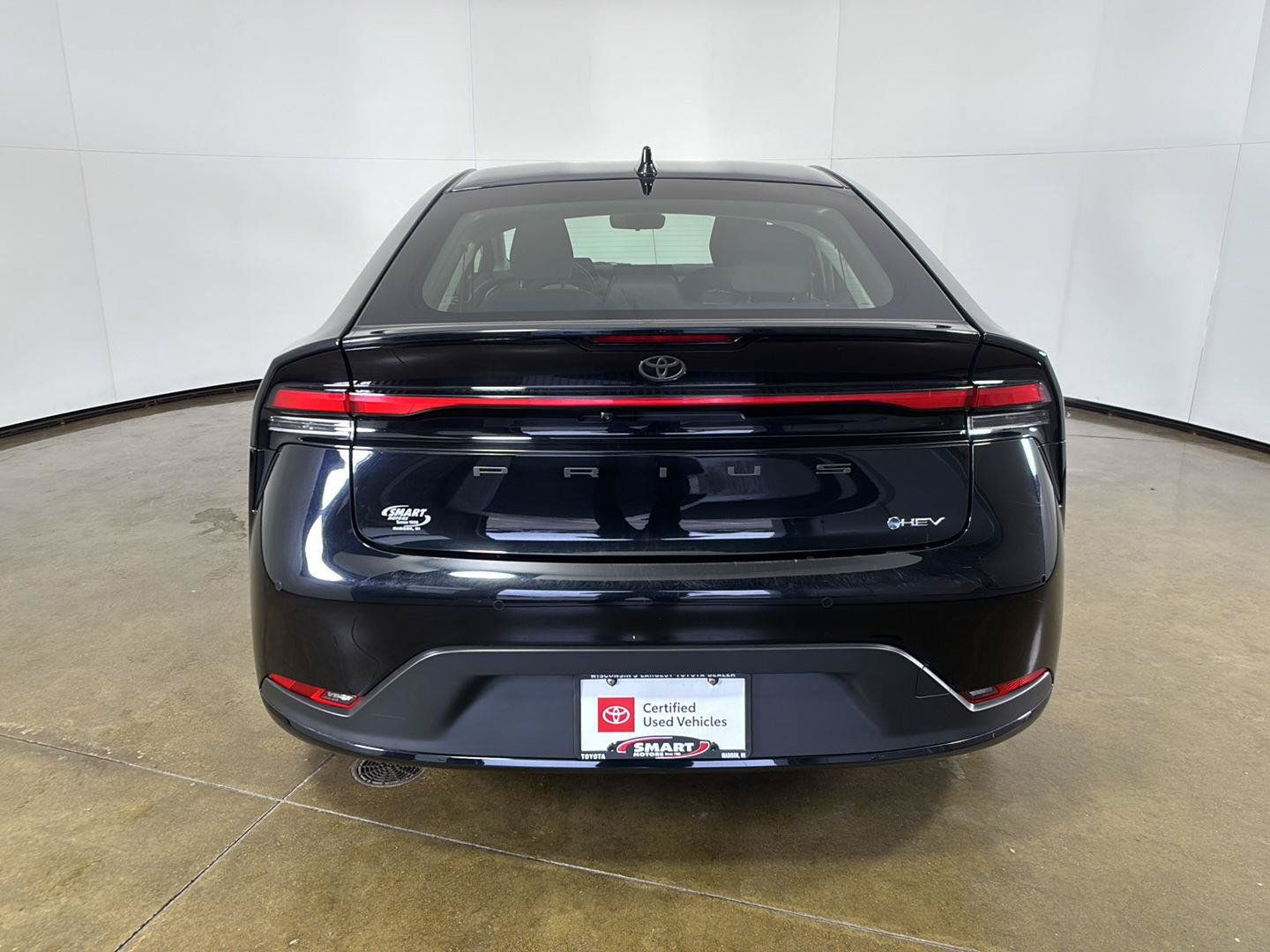 Used 2025 Toyota Prius LE FWD image 11