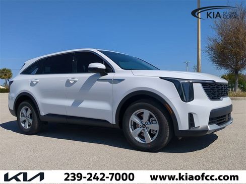 Used 2025 Kia Sorento LX image 2