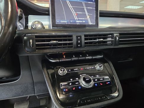 Used 2021 Lincoln Corsair AWD w/ Premium Package image 25