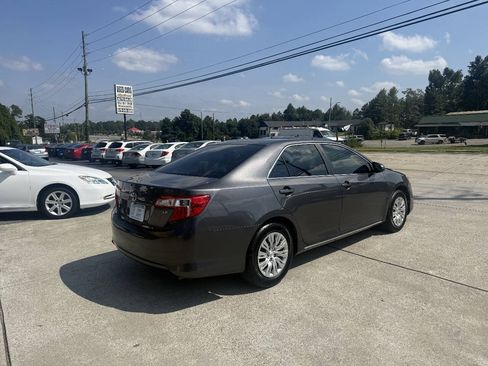 Used 2012 Toyota Camry LE FWD image 7