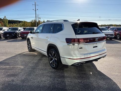 Used 2024 Volkswagen Atlas SEL Premium R-Line image 5