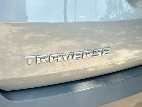 Used 2023 Chevrolet Traverse LT FWD image 8