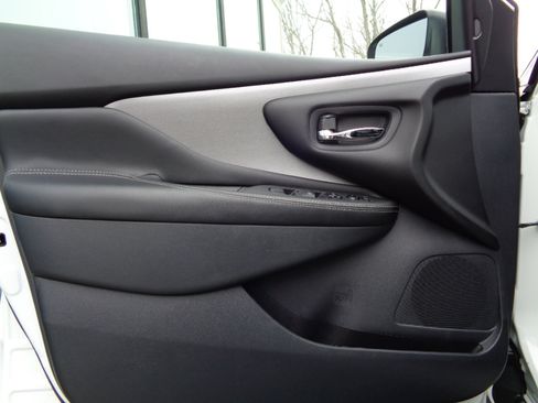 Used 2023 Nissan Murano SV w/ SV Midnight Edition Package image 14