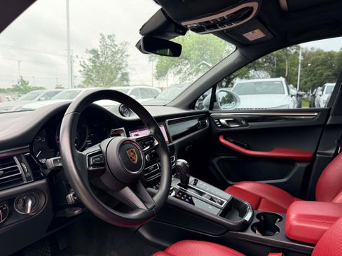 Used 2023 Porsche Macan AWD/4WD image 10