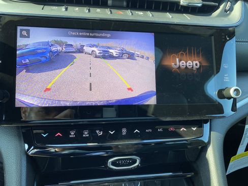 New 2026 Jeep Grand Cherokee Altitude image 11