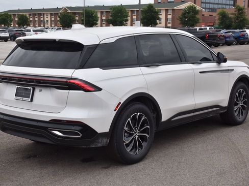 New 2026 Lincoln Nautilus Premier AWD/4WD image 13