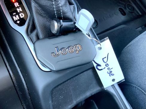 Used 2025 Jeep Wrangler Sport AWD/4WD image 13