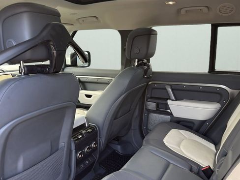 Used 2024 Land Rover Defender 130 X-Dynamic SE image 29
