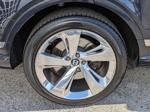 Used 2023 Bentley Bentayga Extended Wheelbase image 25