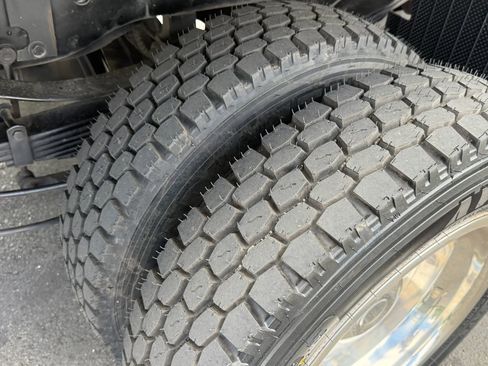 Used 2017 Ford F550 2WD Regular Cab Super Duty image 26