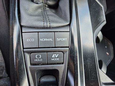 Used 2025 Toyota Camry LE FWD image 31